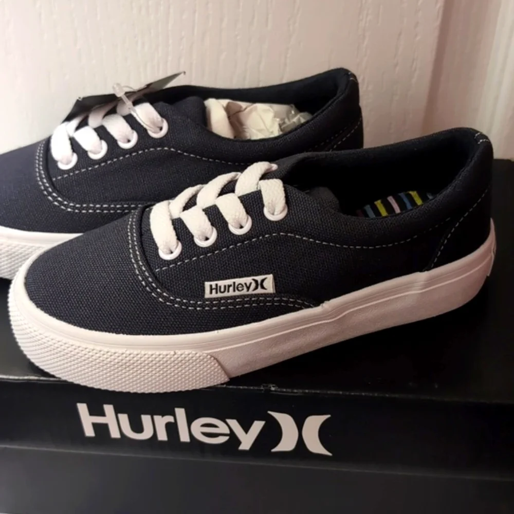 Hurley Dark Gray Boys Canvas Sneakers. Youth Size 13. Brand New In Box